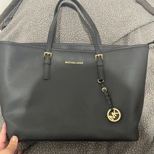 Michael Kors Jet setter tote